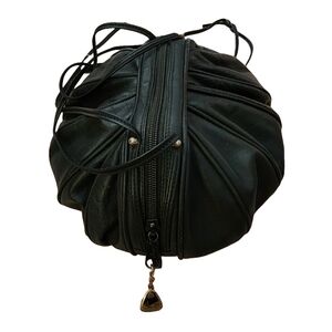 Brio! Pinwheel Dumpling bag black leather vintage 80s crossbody purse